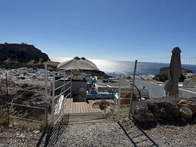 Mietwagen in Lindos – Rodos Cars Station im Hotel Comfy Suites